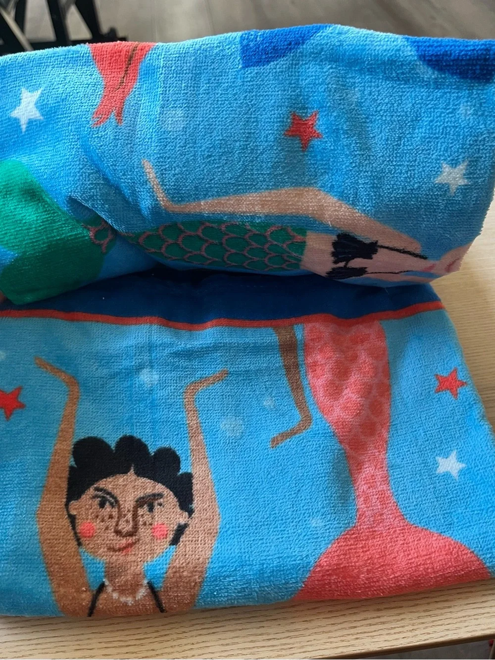 Mainstays Blue Beach Towel with Multicolor Mermaid Tails